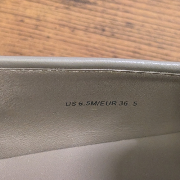 VINCE Blair Perforated Suede Sneaker size 6.5 - Picture 8 of 8